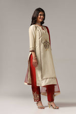 Load image into Gallery viewer, Creme raw silk embroidered kurti paired with pants and a net maching dupatta.