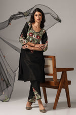 Load image into Gallery viewer, Black raw silk resham embroidered kurti paired with pants and a net maching dupatta