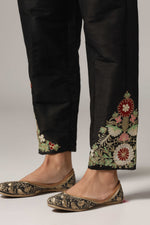 Load image into Gallery viewer, Black raw silk resham embroidered kurti paired with pants and a net maching dupatta