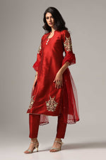 Load image into Gallery viewer, Maroon raw silk resham embroidered kurti paired with pants and a net dupatta