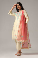 Load image into Gallery viewer, Creme raw silk ari embroidered kurti paired with pants and a net maching dupatta
