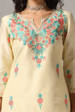Load image into Gallery viewer, Creme raw silk ari embroidered kurti paired with pants and a net maching dupatta
