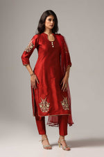 Load image into Gallery viewer, Maroon raw silk resham embroidered kurti paired with pants and a net dupatta
