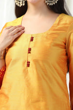 Load image into Gallery viewer, Embroided kurti with dupatta and pants
