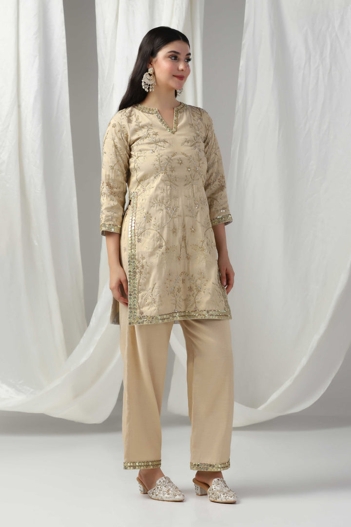 Gold simmer embroidered cord-set