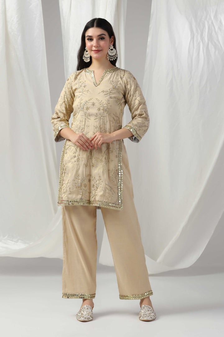 Gold simmer embroidered cord-set