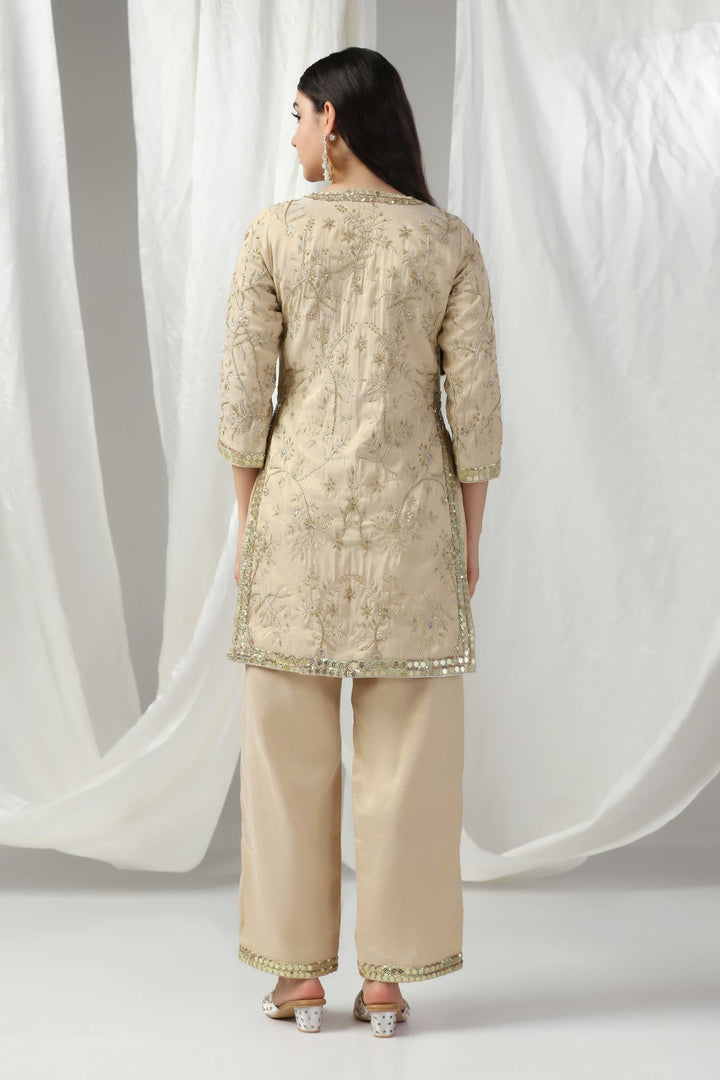 Gold simmer embroidered cord-set