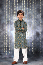 Load image into Gallery viewer, Grey Jaipuri Handblock Print Kurta Co-ord Set with Solid Collar Design
