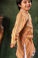 Load image into Gallery viewer, Linear Print Kurta and White Pyjama Set