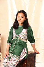Load image into Gallery viewer, Green Kurta with Dhoti Pant and Embellished Kurta